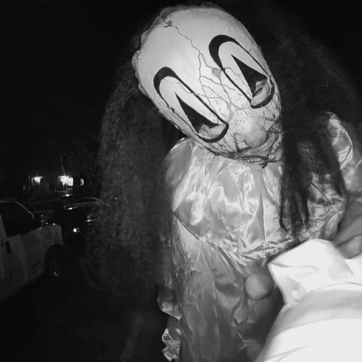 3 people in Halloween masks bang violently on door of Virginia home